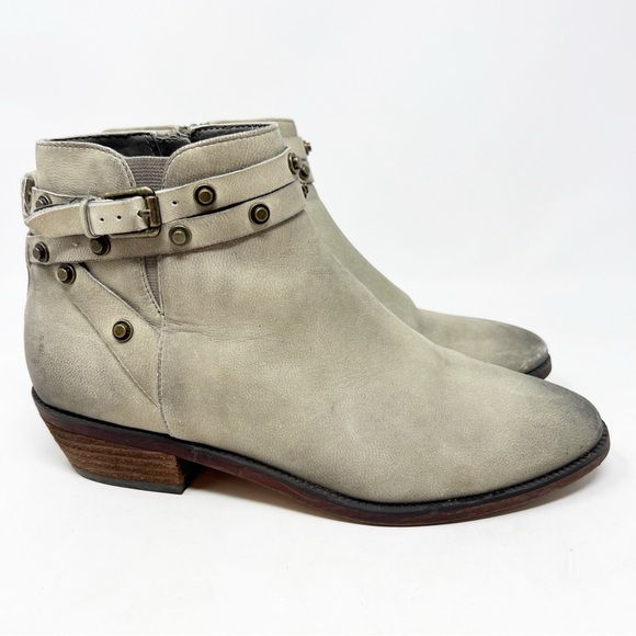 HALOGEN GRAY LEATHER STUDDED ANKLE BOOTS BOOTIES WOMENS SZ 7 - Picture 1 of 13